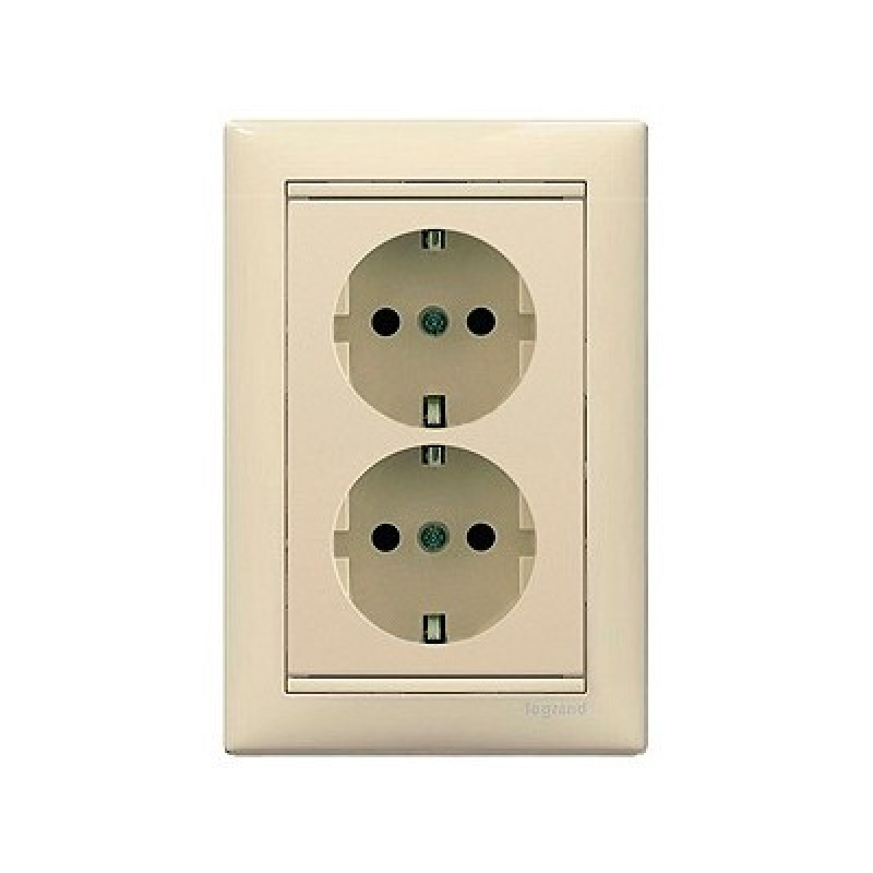 Розетка подвійна із заземленням та захисними шторками, 16 А, слонова кістка, 774371 Legrand Valena Розетка подвійна із заземленням та захисними шторками, 16 А, слонова кістка, 774371 Legrand Valena