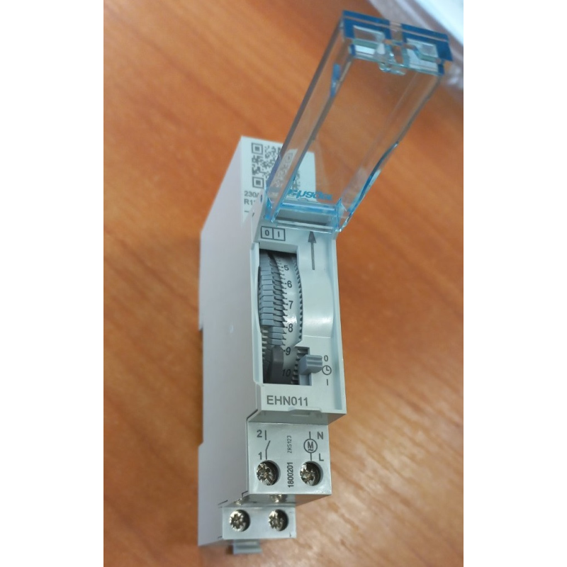 Добовий Таймер аналоговий Hager EHN011 16А 1НО з запасом ходу (механічне реле часу)